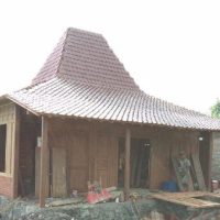 rumahjoglodari-bagianbagianrumahjoglo-rumahjogloadalah-jogloadalah-bagianrumahjoglo-pengertianrumahjoglo-joglomodern-rumahjogloadalahrumahadatdaridaerah-contohrumahjogl-1