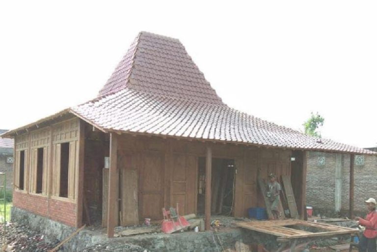 rumahjoglodari-bagianbagianrumahjoglo-rumahjogloadalah-jogloadalah-bagianrumahjoglo-pengertianrumahjoglo-joglomodern-rumahjogloadalahrumahadatdaridaerah-contohrumahjogl-2
